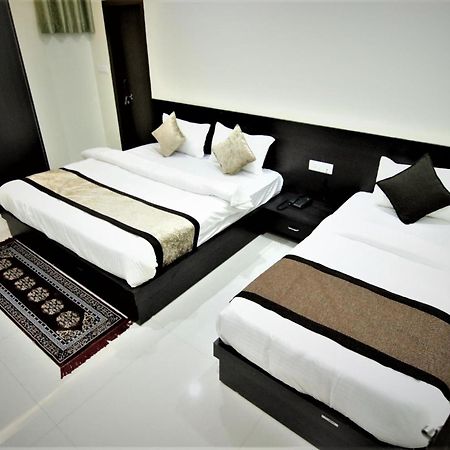 Hotel Ravi Residency بهاراتبور المظهر الخارجي الصورة