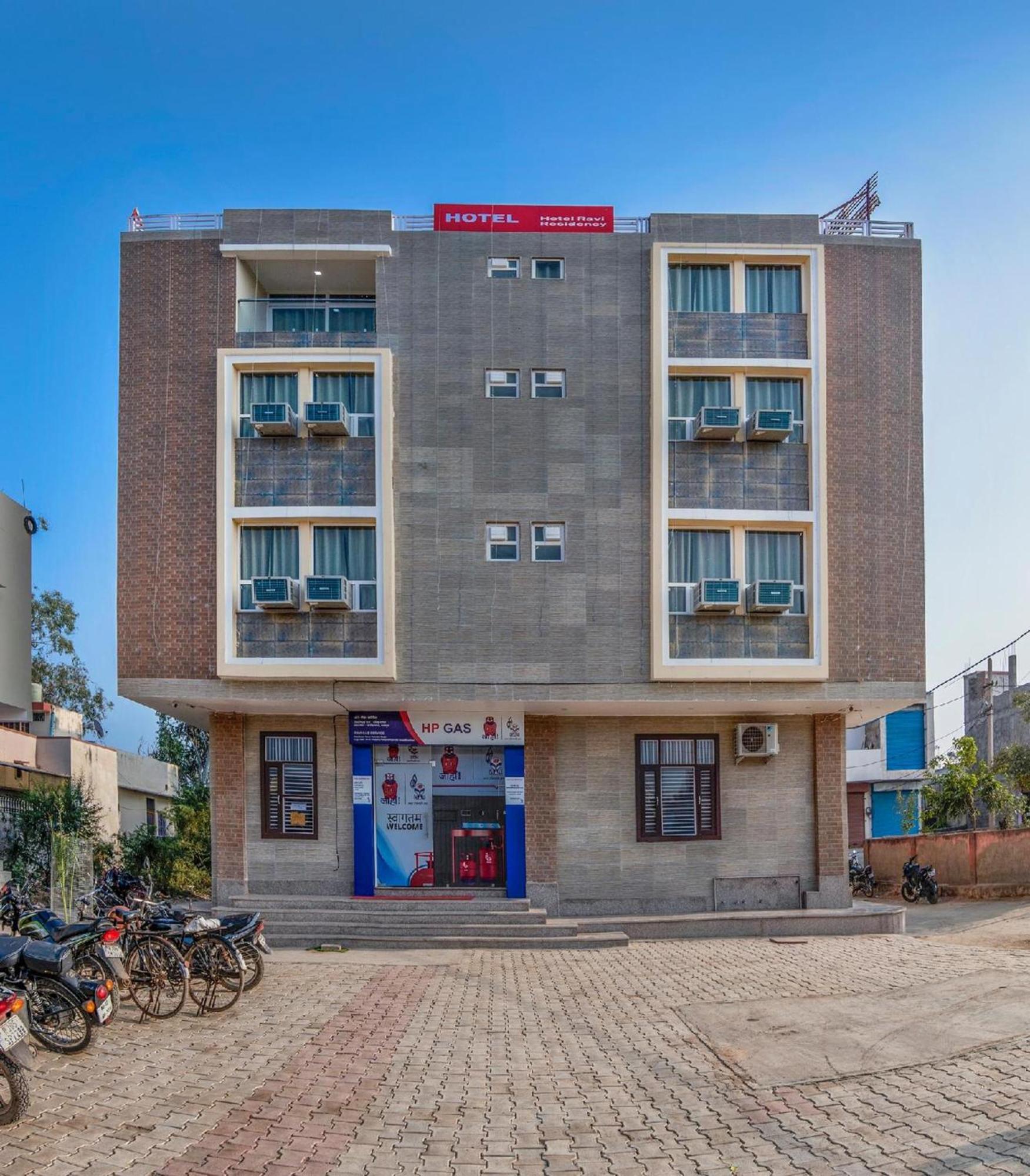 Hotel Ravi Residency بهاراتبور المظهر الخارجي الصورة