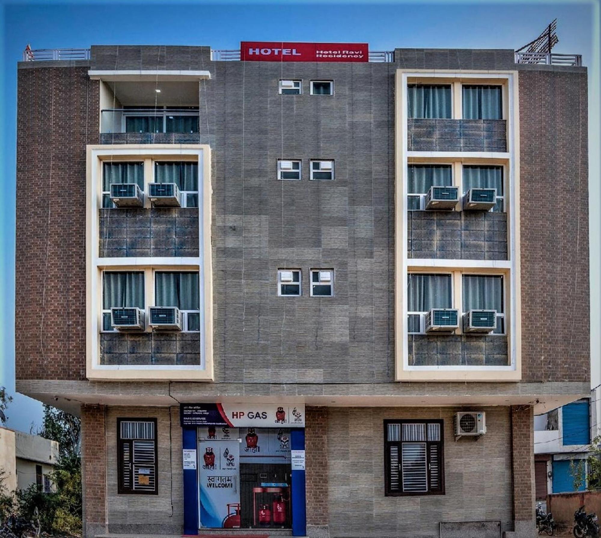 Hotel Ravi Residency بهاراتبور المظهر الخارجي الصورة