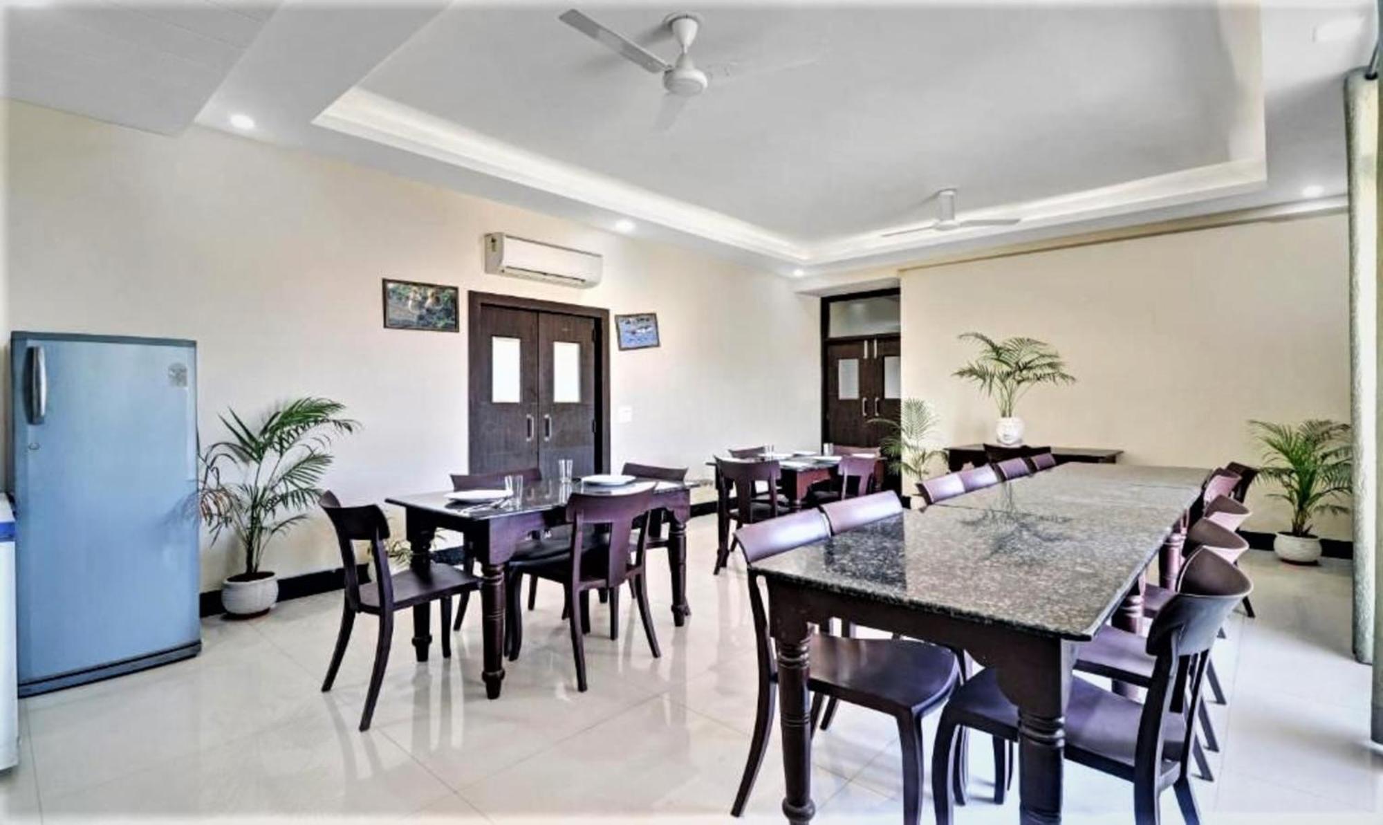 Hotel Ravi Residency بهاراتبور المظهر الخارجي الصورة