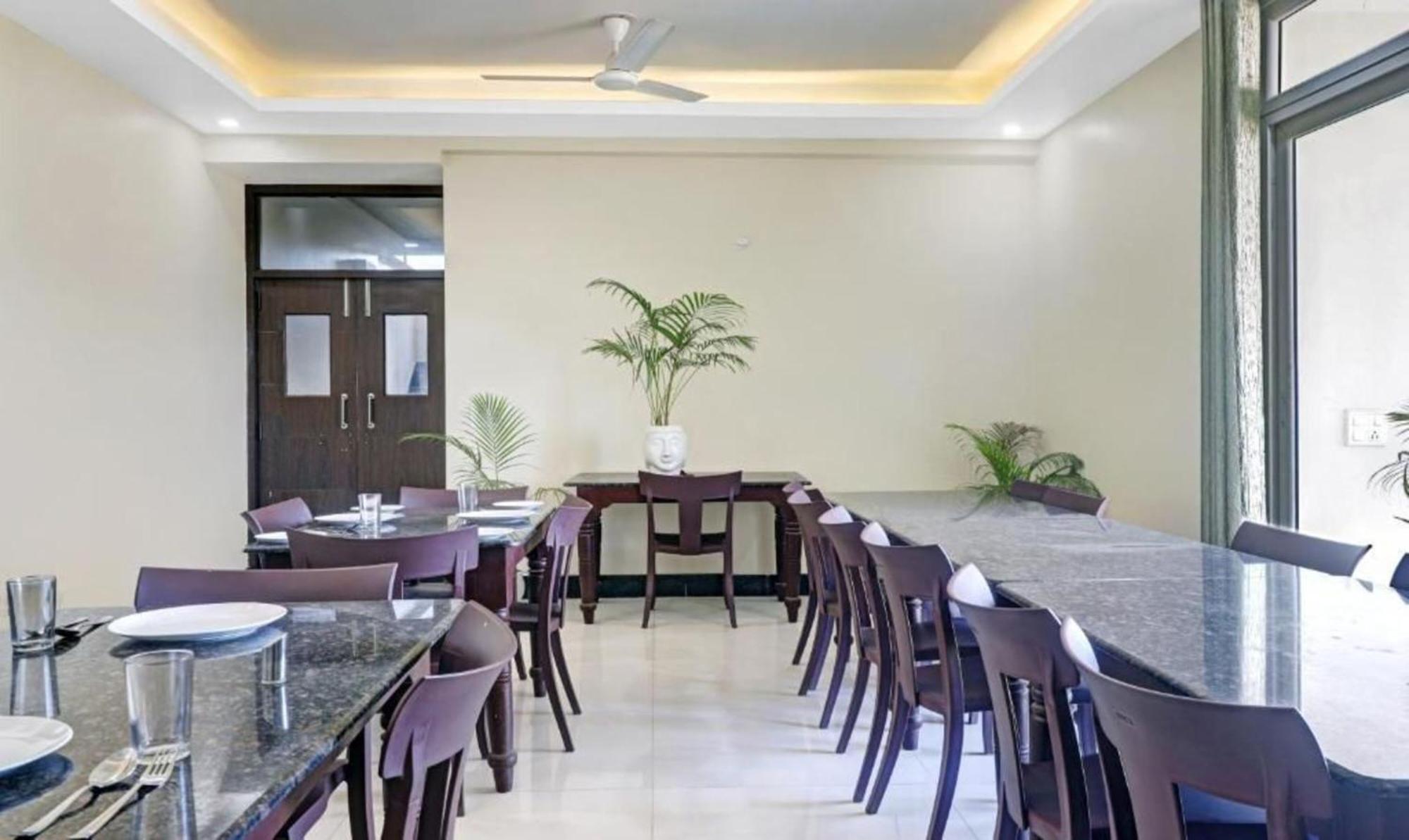 Hotel Ravi Residency بهاراتبور المظهر الخارجي الصورة