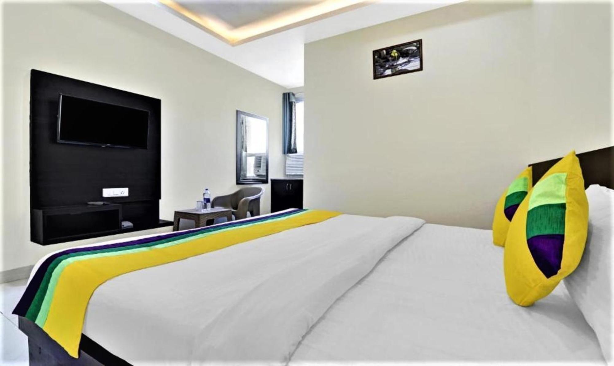 Hotel Ravi Residency بهاراتبور المظهر الخارجي الصورة