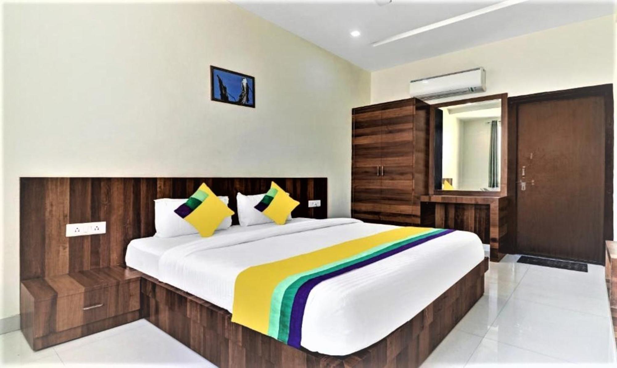 Hotel Ravi Residency بهاراتبور المظهر الخارجي الصورة