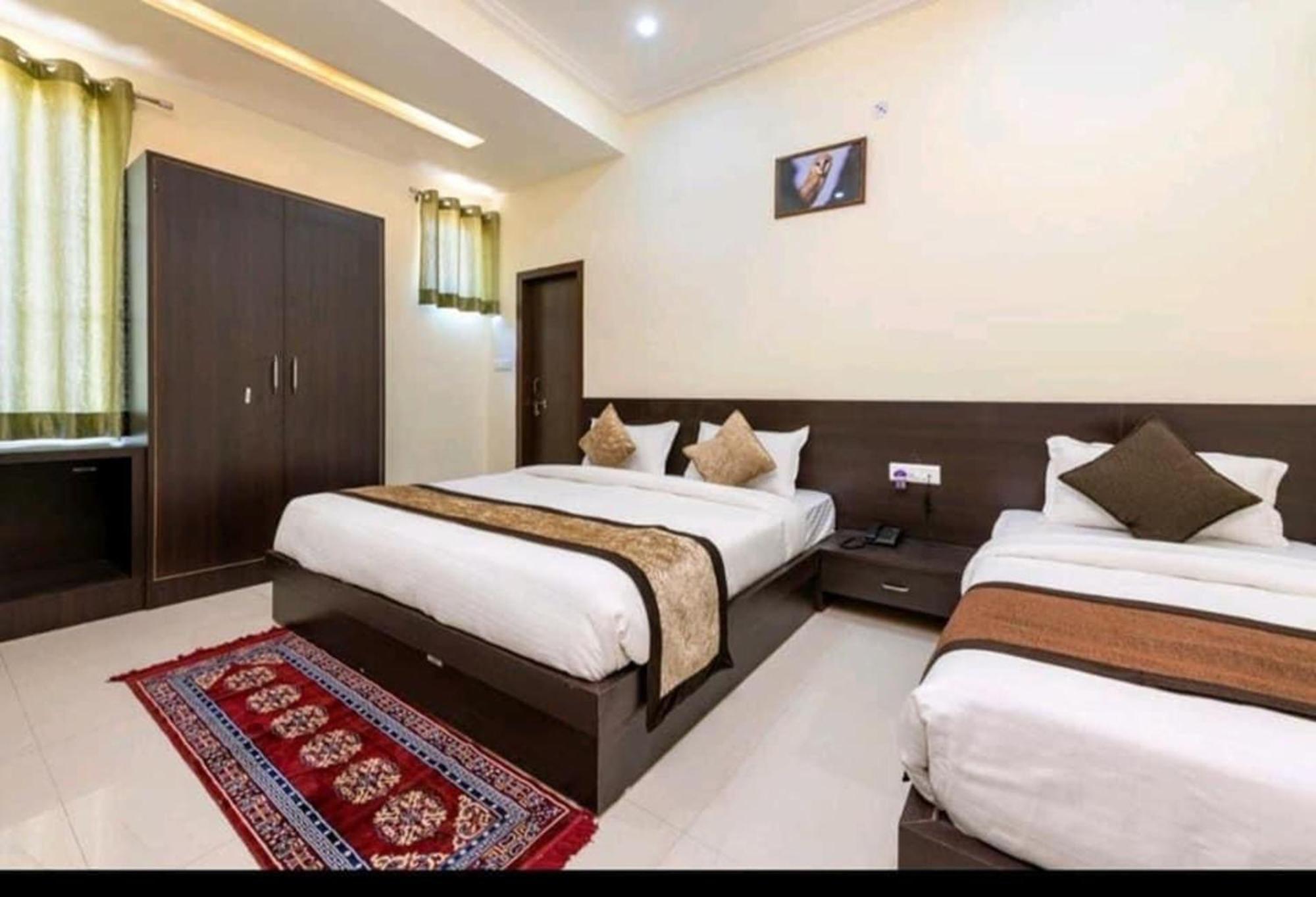 Hotel Ravi Residency بهاراتبور المظهر الخارجي الصورة