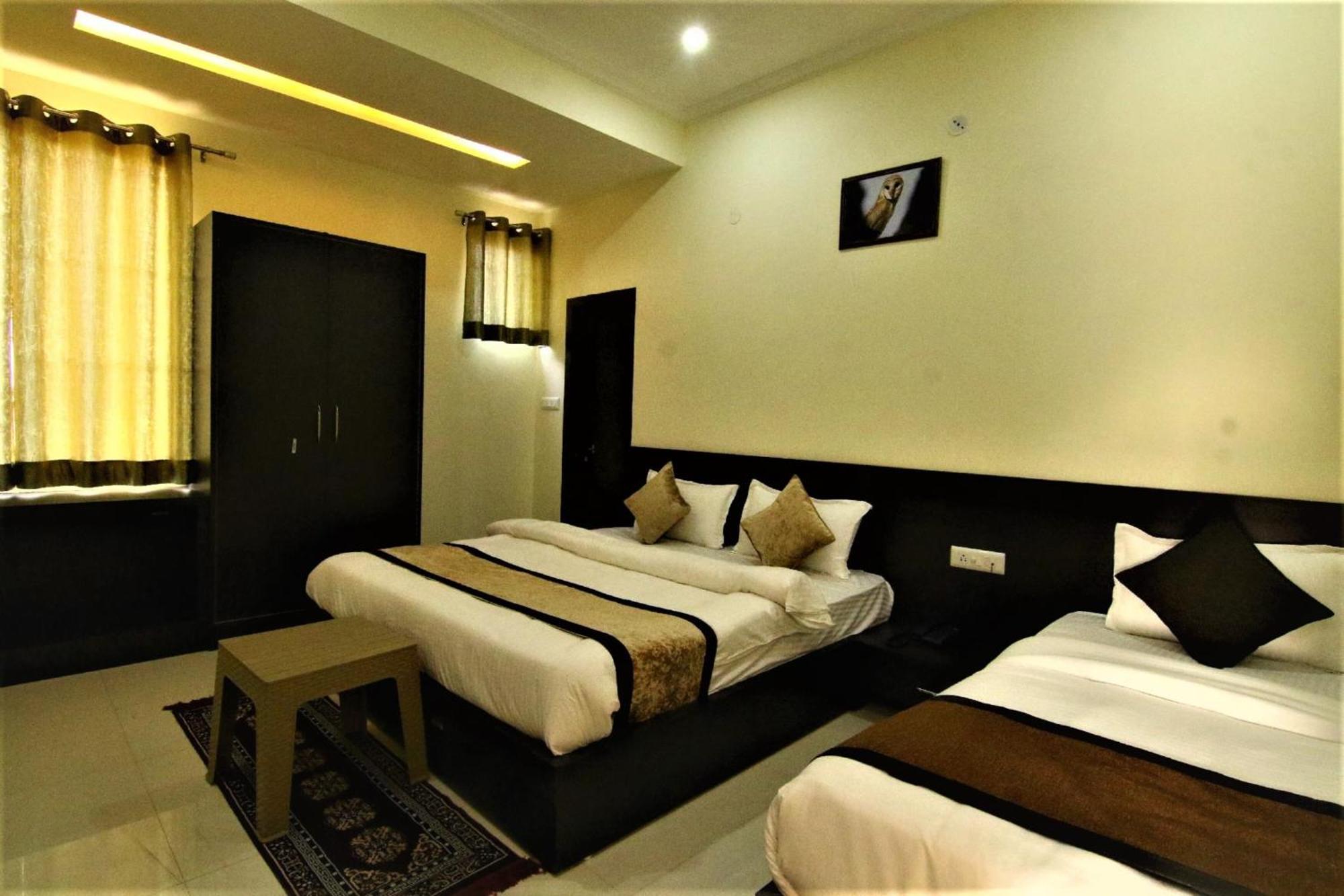 Hotel Ravi Residency بهاراتبور المظهر الخارجي الصورة