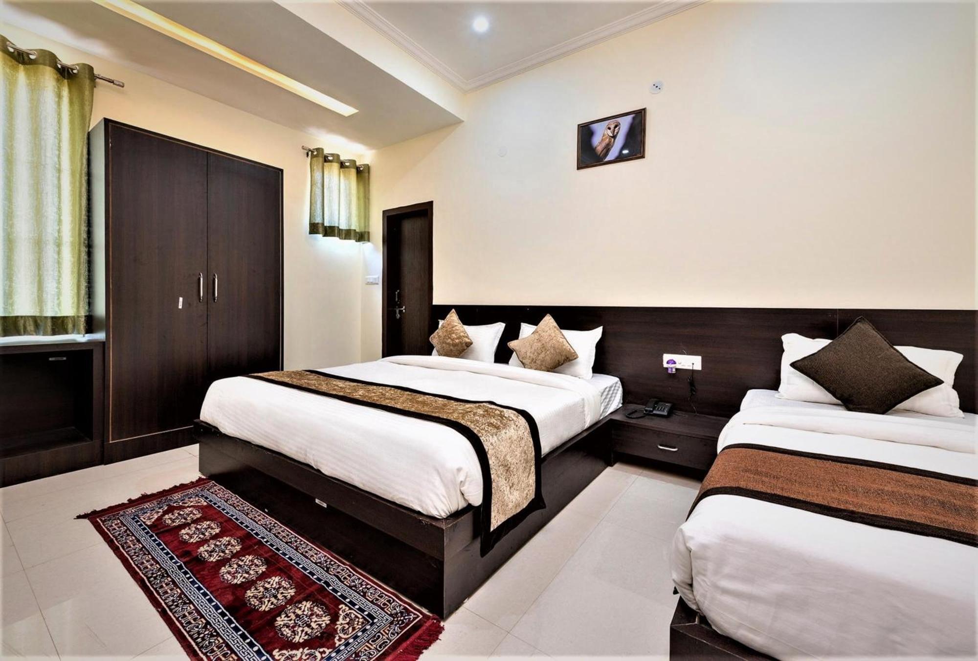 Hotel Ravi Residency بهاراتبور المظهر الخارجي الصورة