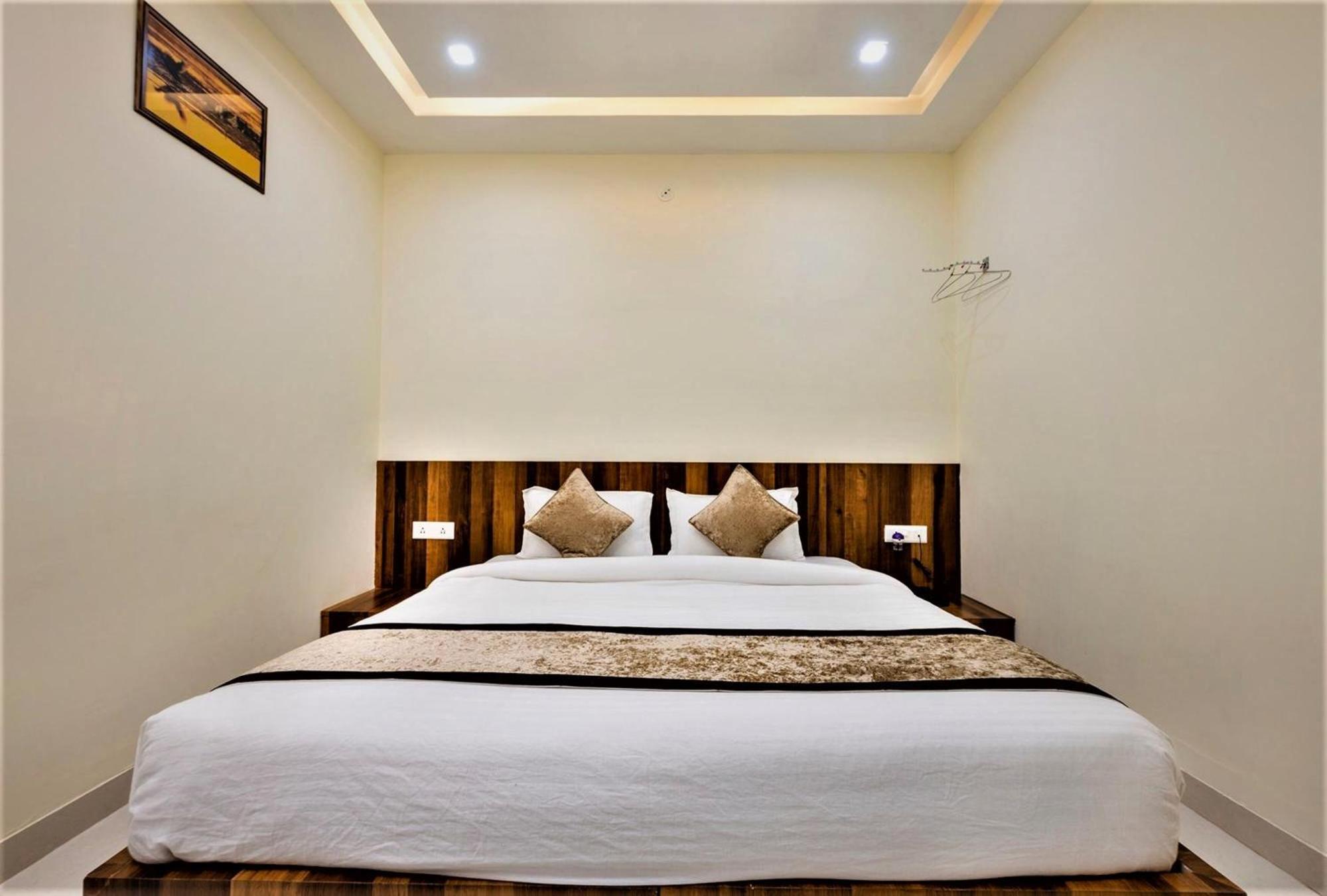 Hotel Ravi Residency بهاراتبور المظهر الخارجي الصورة